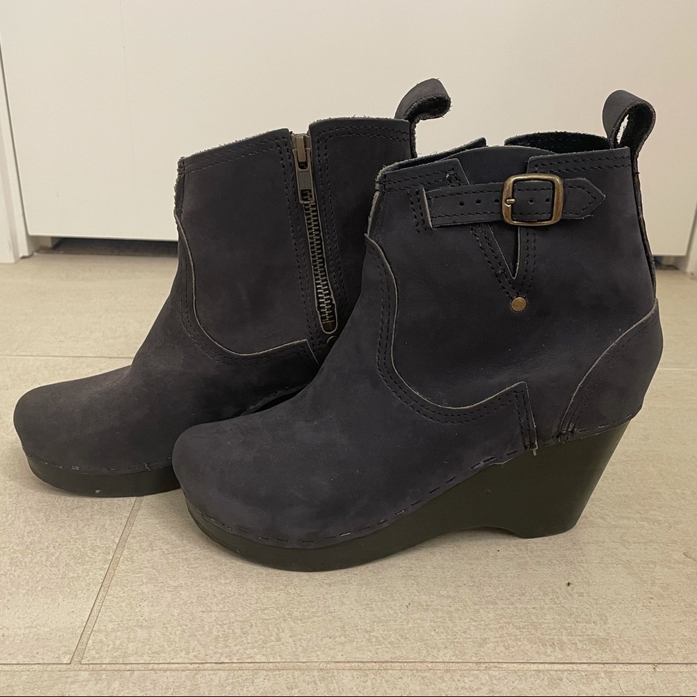 No. 6 Buckle Clog Wedge Boots Navy Black Base 36
